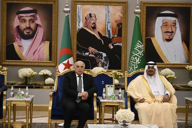 M. Attaf participe au deuxième Sommet arabo-islamique à Riyad